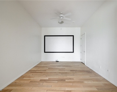 360 E Desert Inn Road - Photo Thumbnail 11