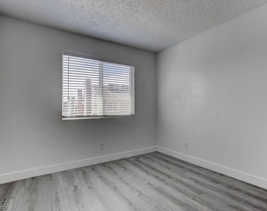 921 Snug Harbor Street - Photo Thumbnail 13