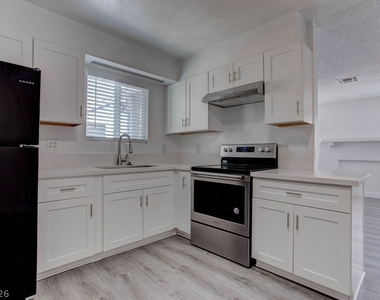 921 Snug Harbor Street - Photo Thumbnail 7