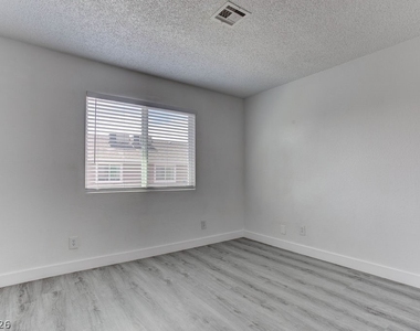 921 Snug Harbor Street - Photo Thumbnail 16