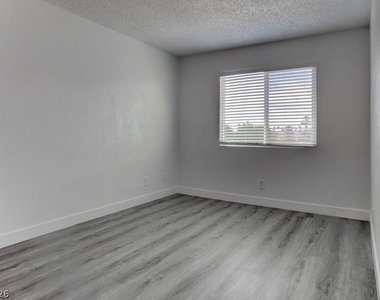 921 Snug Harbor Street - Photo Thumbnail 12