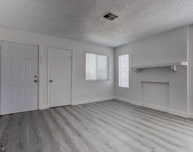921 Snug Harbor Street - Photo Thumbnail 4
