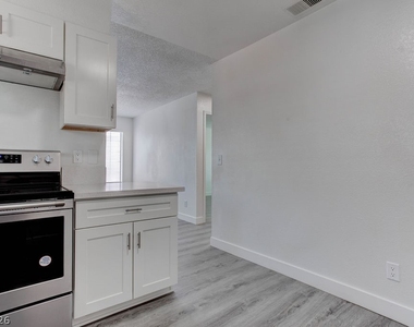 921 Snug Harbor Street - Photo Thumbnail 9