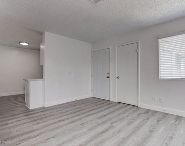 921 Snug Harbor Street - Photo Thumbnail 3