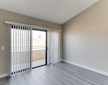 830 N Sloan Lane - Photo Thumbnail 11