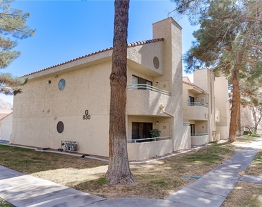 830 N Sloan Lane - Photo Thumbnail 3