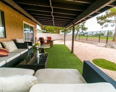 1812 Niblick Circle - Photo Thumbnail 14