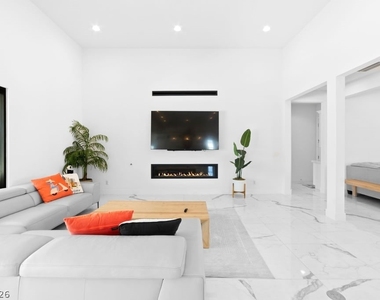 4315 N Dapple Gray Road - Photo Thumbnail 69