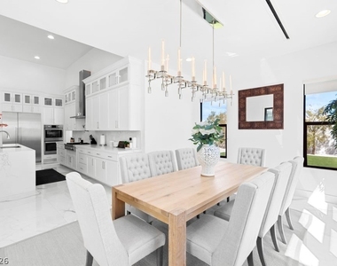 4315 N Dapple Gray Road - Photo Thumbnail 9