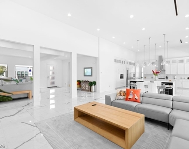 4315 N Dapple Gray Road - Photo Thumbnail 14