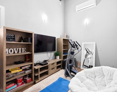 4315 N Dapple Gray Road - Photo Thumbnail 17
