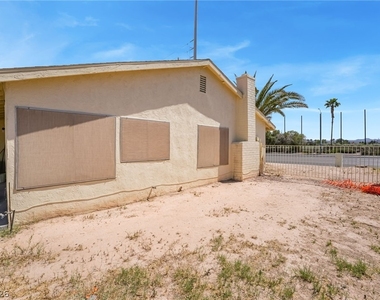 2102 E Russell Road - Photo Thumbnail 26