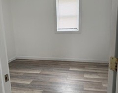 5 Walnut Street - Photo Thumbnail 5