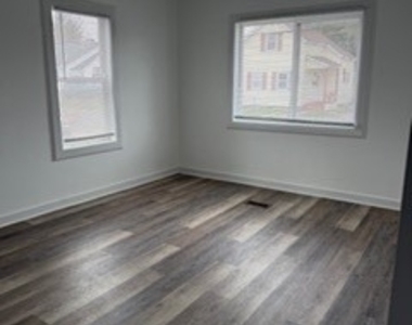 5 Walnut Street - Photo Thumbnail 3