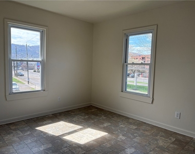 122 W High Street - Photo Thumbnail 5