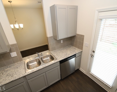 85 Chastain Circle - Photo Thumbnail 5