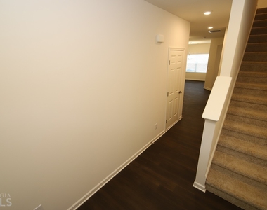 85 Chastain Circle - Photo Thumbnail 6