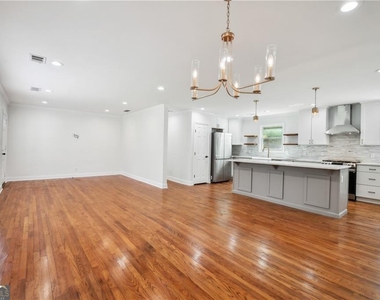 1249 Goodwin Road Ne - Photo Thumbnail 5