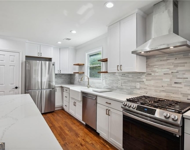 1249 Goodwin Road Ne - Photo Thumbnail 2