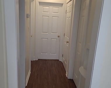 802 W Moore Street - Photo Thumbnail 1