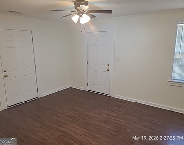 802 W Moore Street - Photo Thumbnail 3