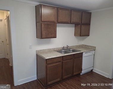 802 W Moore Street - Photo Thumbnail 4