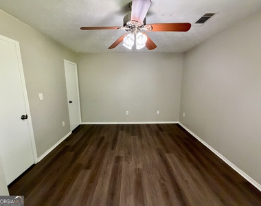 5663 Saint Thomas Drive - Photo Thumbnail 10
