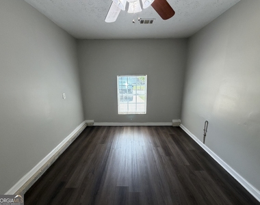 5663 Saint Thomas Drive - Photo Thumbnail 6