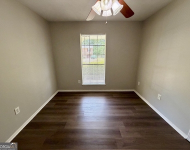 5663 Saint Thomas Drive - Photo Thumbnail 7