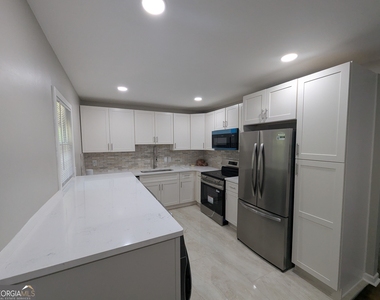 4308 Sheppard Drive - Photo Thumbnail 2