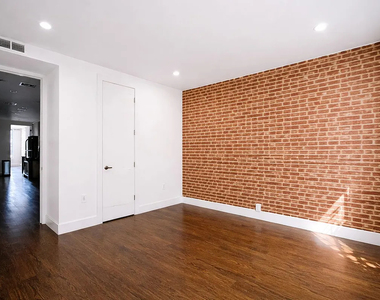 558 Kosciuszko Street - Photo Thumbnail 5