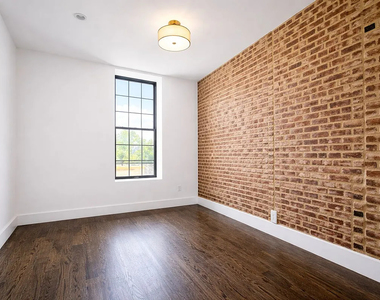 558 Kosciuszko Street - Photo Thumbnail 4
