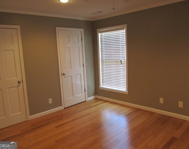 502 B Park Avenue - Photo Thumbnail 6