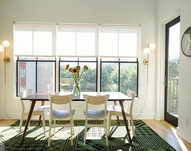384 Ralph Mcgill Boulevard - Photo Thumbnail 2