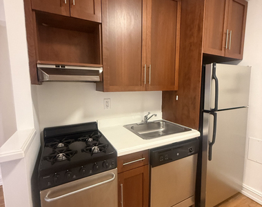 1680 York Avenue - Photo Thumbnail 3