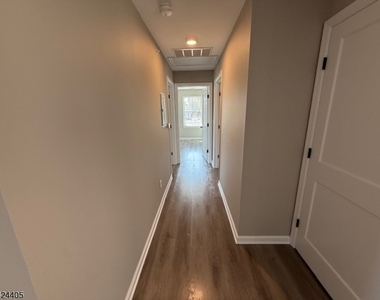 237 Main St - Photo Thumbnail 5