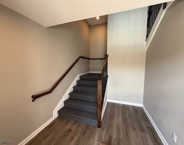 237 Main St - Photo Thumbnail 11