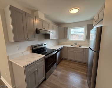 237 Main St - Photo Thumbnail 4