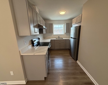 237 Main St - Photo Thumbnail 3