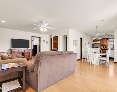 65 Grand Central Avenue - Photo Thumbnail 8