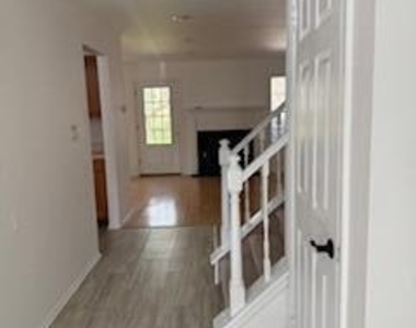 325 Towne Drive - Photo Thumbnail 15