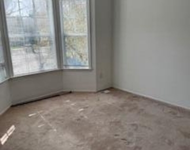 325 Towne Drive - Photo Thumbnail 13