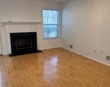 325 Towne Drive - Photo Thumbnail 3