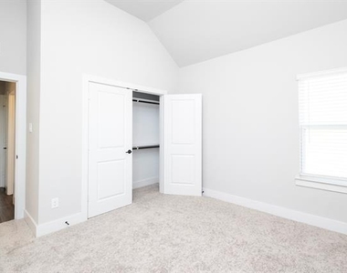 5928 Mustang Creek Lane - Photo Thumbnail 7