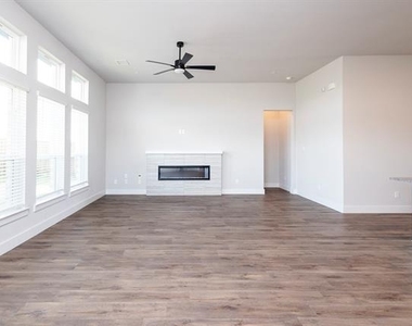 5928 Mustang Creek Lane - Photo Thumbnail 13