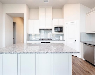 5928 Mustang Creek Lane - Photo Thumbnail 14