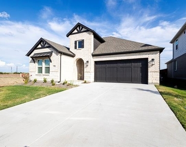 5928 Mustang Creek Lane - Photo Thumbnail 3