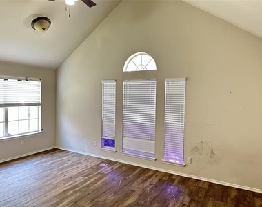 2034 Wimbledon Drive - Photo Thumbnail 1