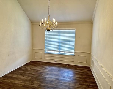 2034 Wimbledon Drive - Photo Thumbnail 4