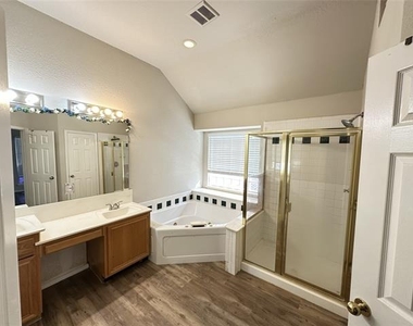 2034 Wimbledon Drive - Photo Thumbnail 2